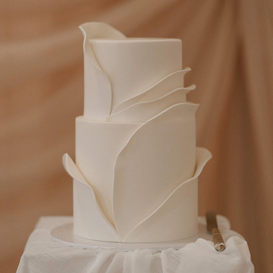 wedding cakes with white lilies White Lily – Get Caked by Lisa
